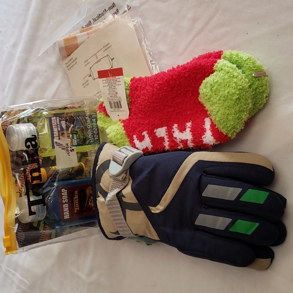 Host Pick  2/25/25  Nwt boys winter care set